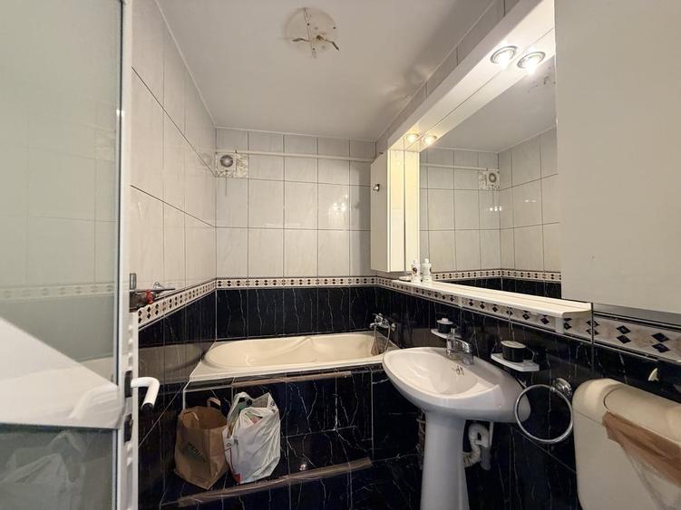 Apartament semidecomandat în Baba Novac