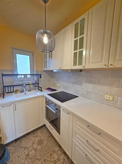 Apartament cu 3 camere decomandat în Florești