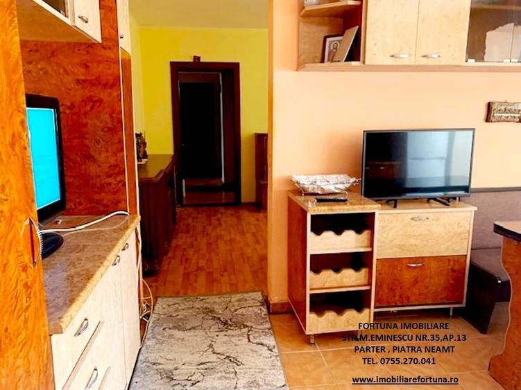 Apartament cu 3 camere semidecomandat, mobilat în Dărmănești