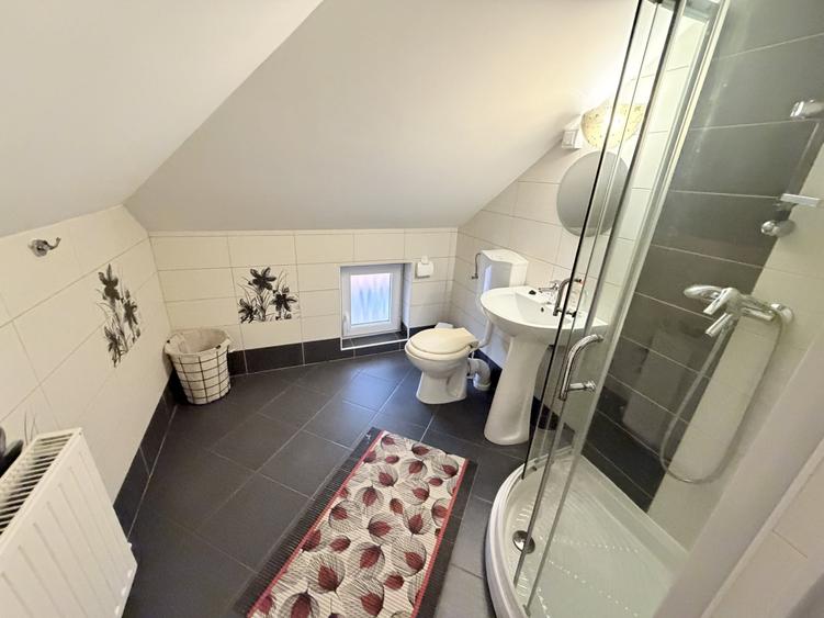 Apartament cu 4 camere decomandat, mobilat în Ultracentral