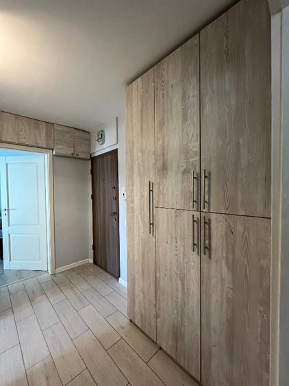 Apartament cu 3 camere semidecomandat în Brazda lui Novac