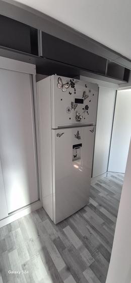 Apartament cu 3 camere semidecomandat în Horea