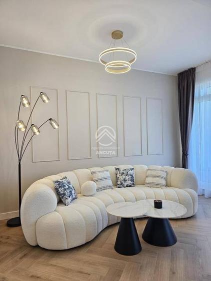 Casă cu 5 camere cu Teren 270 Mp în Tăuți