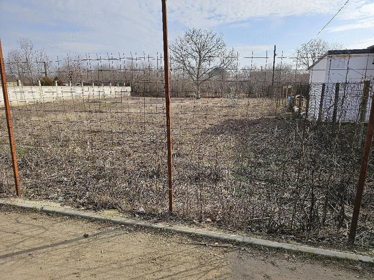 Teren de 800 mp, în Exterior Sud