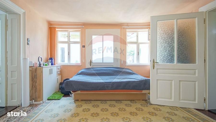 Casă cu 3 camere în Schei