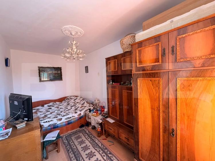 Apartament cu 3 camere semidecomandat, mobilat în Cornitoiu