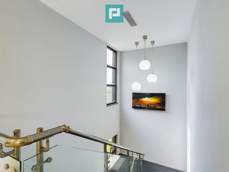 Spațiu comercial, de 340 mp, în Micălaca