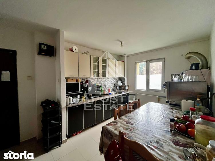 Apartament cu 3 camere semidecomandat, mobilat în Circumvalațiunii