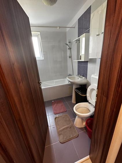 Apartament cu 3 camere decomandat în Lotrioara