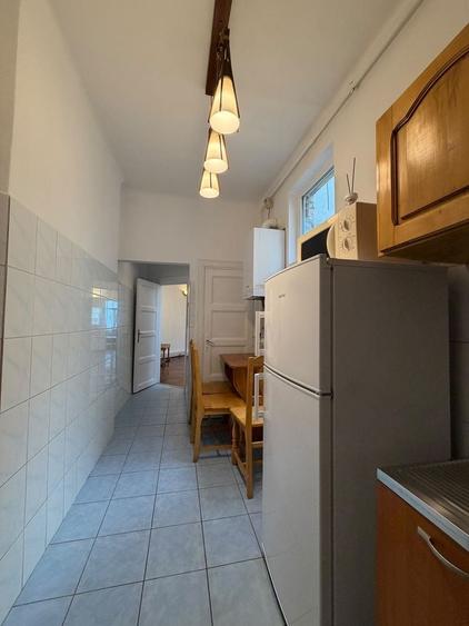 Apartament cu 3 camere semidecomandat în Ultracentral
