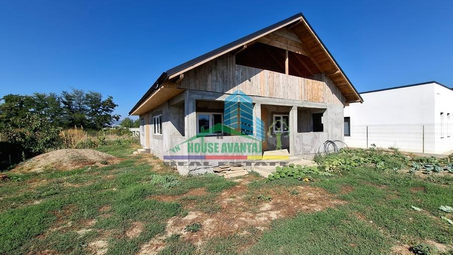 Casă individuală cu 3 camere cu Canalizare în Câmpineanca