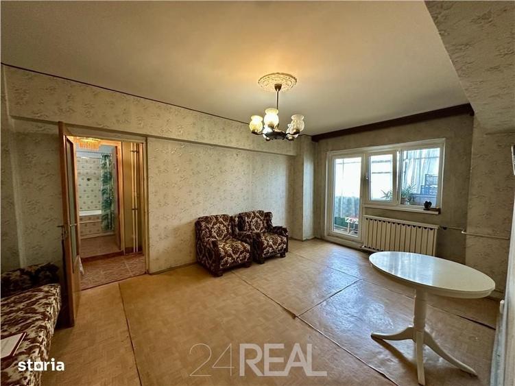 Apartament cu 3 camere semidecomandat în Apusului