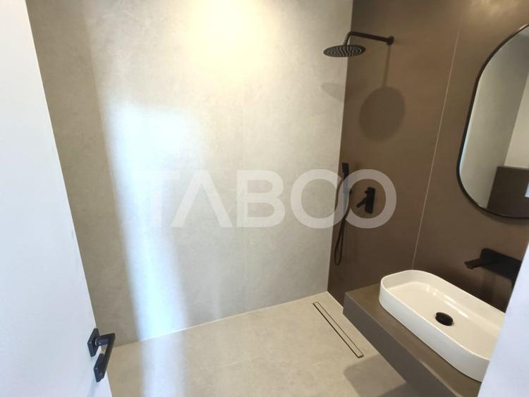 Penthouse cu 3 camere decomandat în Periferie