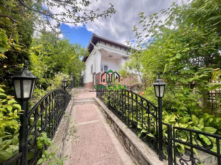Casă cu 4 camere cu Teren 1116 Mp în Central