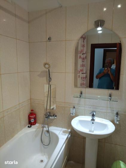 Garsonieră decomandată în Titan