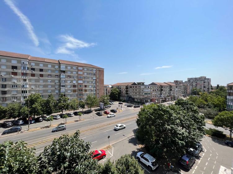 Apartament cu 3 camere decomandat în Decebal
