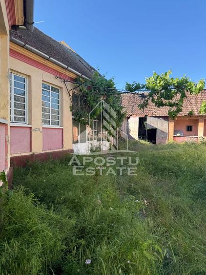 Casă individuală cu 4 camere cu Canalizare în Suștra
