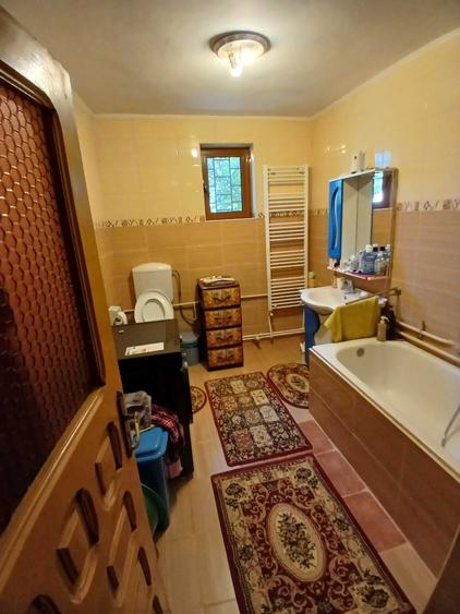 Casă cu 3 camere decomandat în Pod