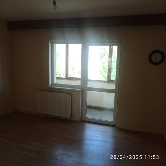 Apartament cu 3 camere decomandat în Archia