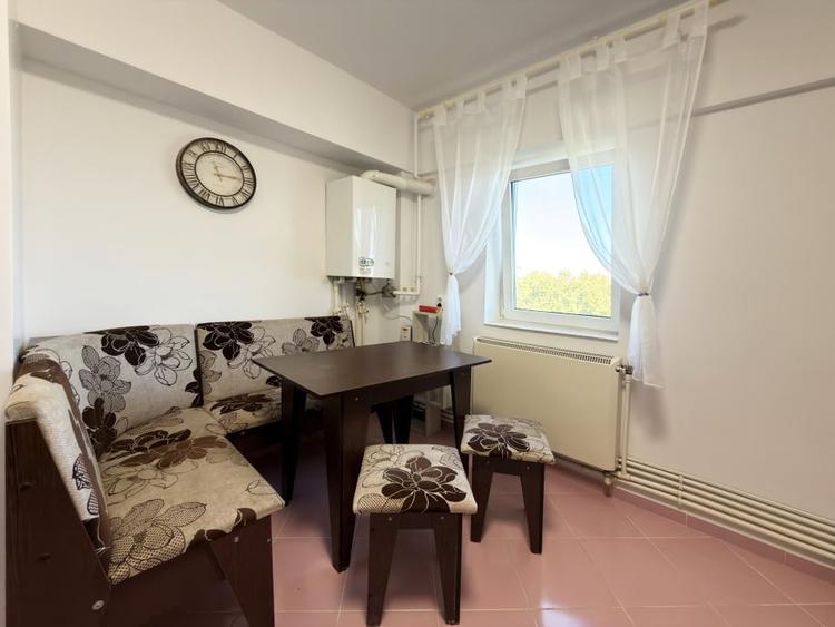 Apartament cu 2 camere decomandat, mobilat în Far