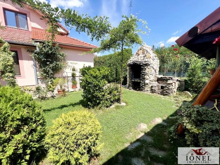 Casă individuală cu 8 camere cu Canalizare în Sebeș