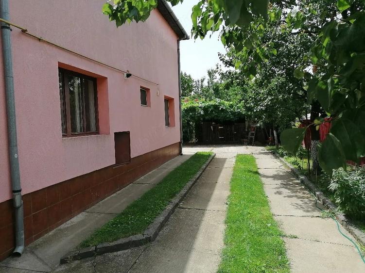 Casă cu Teren 641 Mp în Crișan