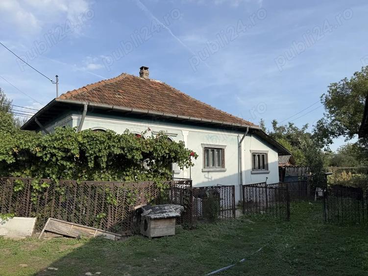 Casă cu 5 camere cu Teren 1754 Mp în Bunești (Mălureni)