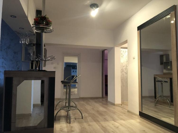 Apartament cu 3 camere decomandat, mobilat în Central