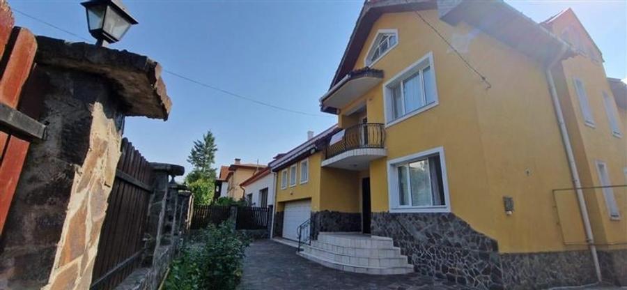 Casă individuală cu 6 camere cu Teren 435 Mp în Semicentral