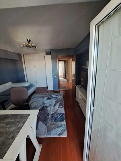 Apartament cu 3 camere semidecomandat în Decebal