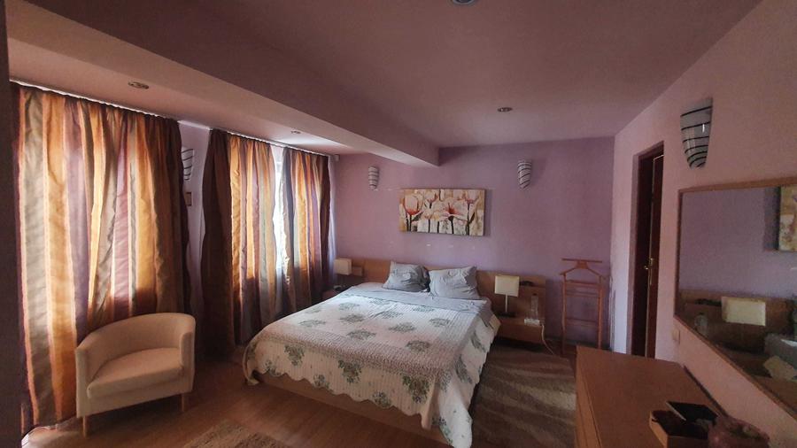 Casă cu 4 camere decomandat în Brâncoveanu