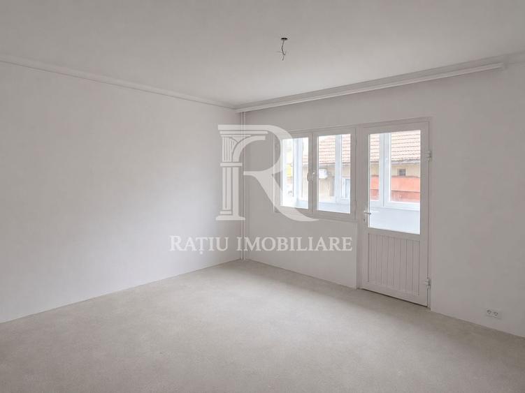 Apartament cu 4 camere decomandat în Decebal