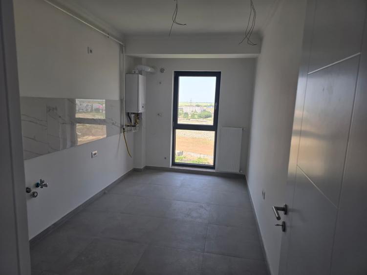 Apartament cu 3 camere decomandat în Energia