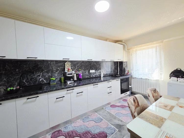 Apartament cu 4 camere decomandat în Central