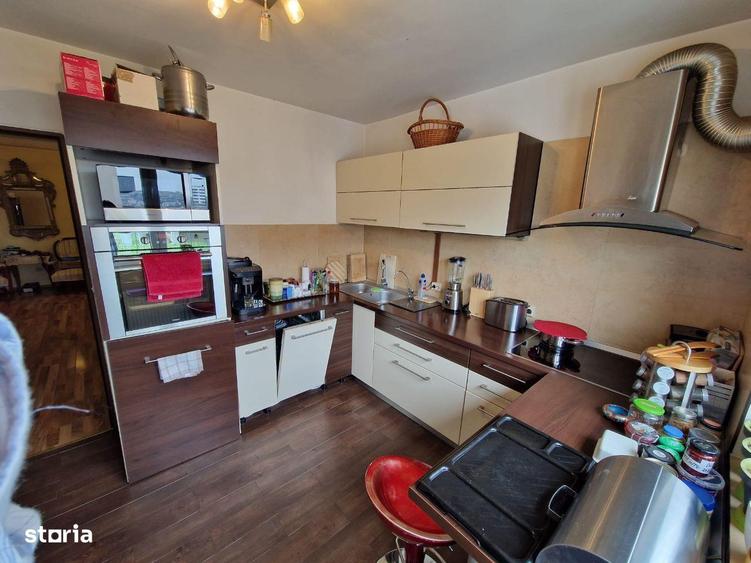 Apartament cu 3 camere, mobilat în Borhanci
