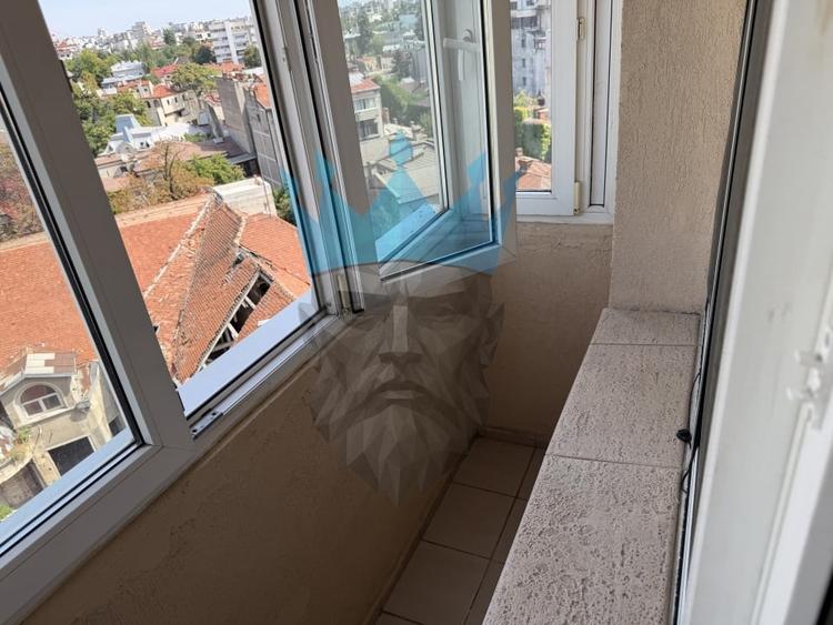 Apartament cu 3 camere semidecomandat, mobilat în P-ța Romană