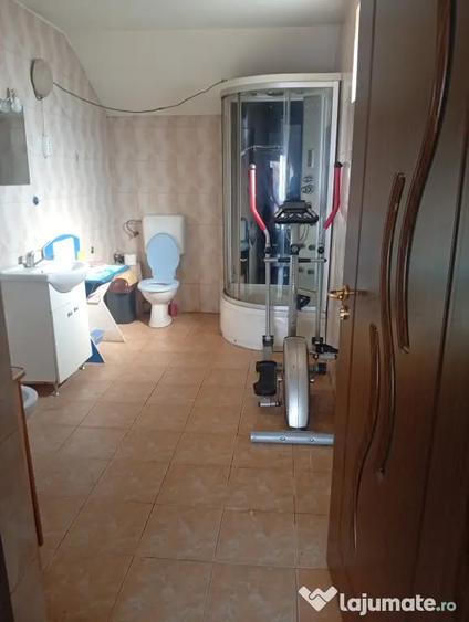 Casă cu 4 camere în Ștefănești