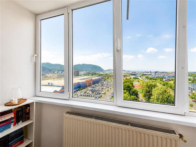 Apartament cu 3 camere decomandat în Dârste
