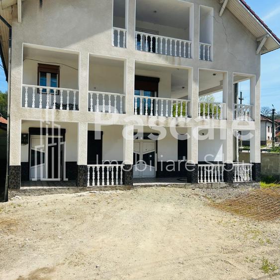 Casă individuală cu 8 camere cu Teren 1126 Mp în Tâmna