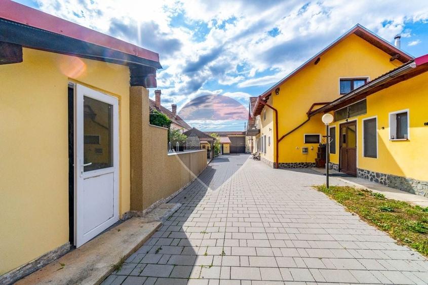 Casă individuală cu 6 camere cu Piscina în Mândra