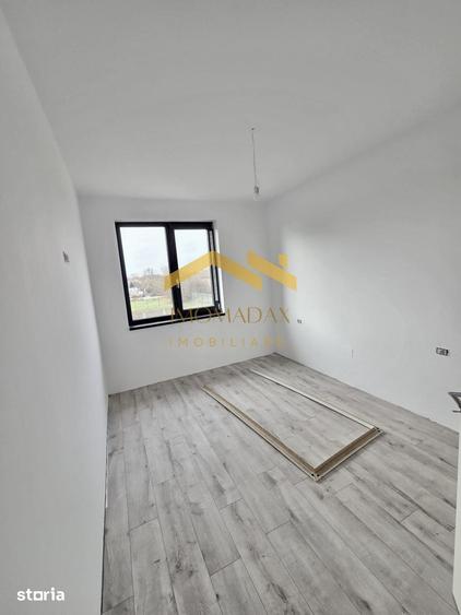 Casă cu 4 camere cu Teren 265 Mp în Sânmihaiu Român