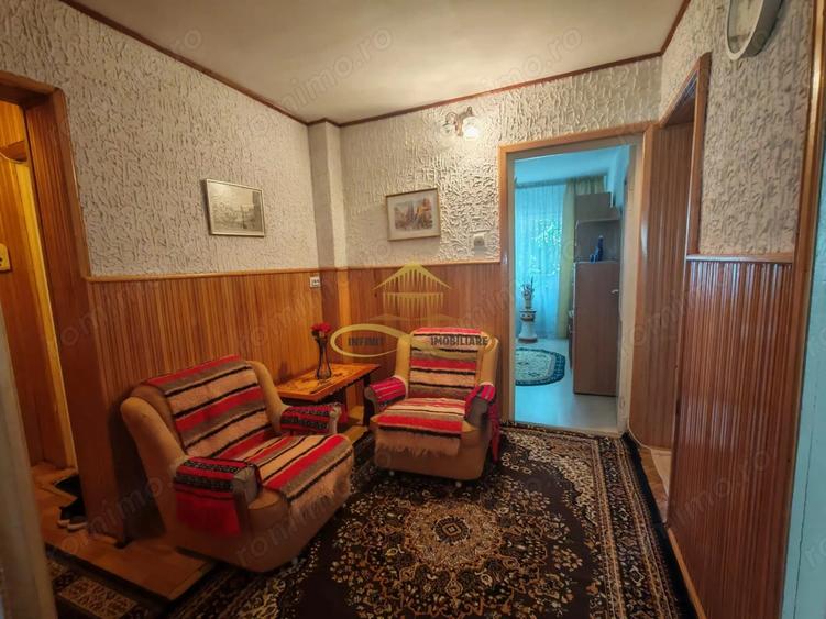 Apartament cu 3 camere decomandat, mobilat în Alexandru cel Bun