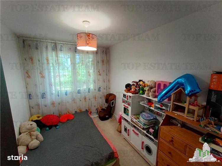 Apartament cu 4 camere decomandat în Ozana