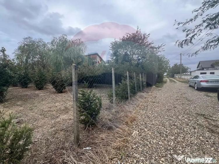 Teren de 1300 mp, în Câmpineanca