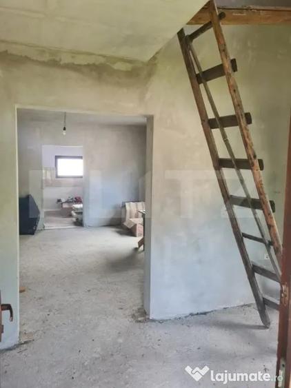 Casă cu 7 camere cu Teren 718 Mp în Central