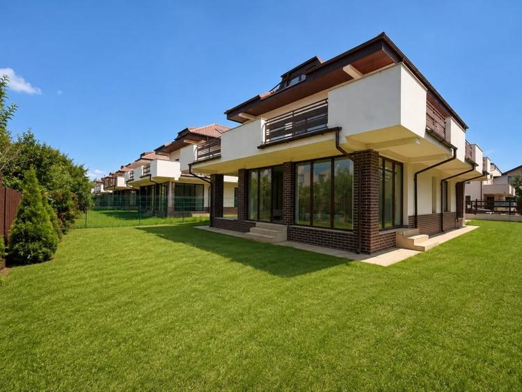 Casă individuală cu 5 camere cu Canalizare în Crevedia