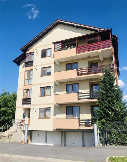 Apartament cu 3 camere decomandat în Tractorul