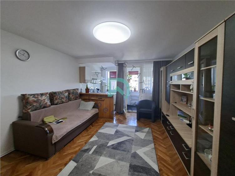 Garsoniera, Calea Bucuresti, etaj intermediar; - 2