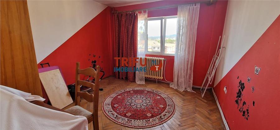 Apartament cu 3 camere decomandat, mobilat în Ampoi 1
