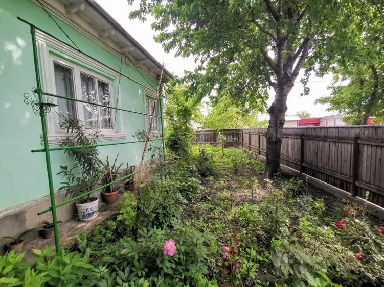 Casă individuală cu 3 camere cu Canalizare în Central